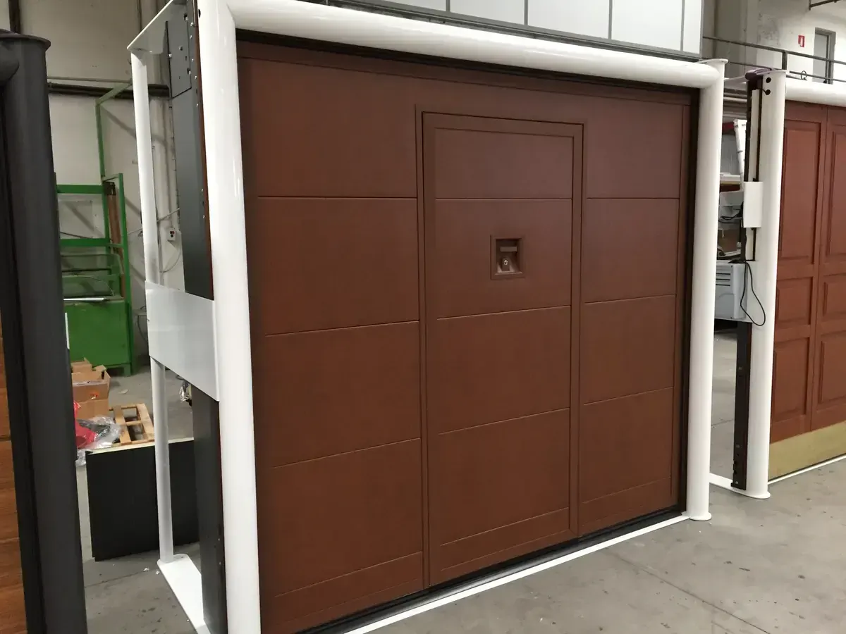 Basculante garage: Con porta pedonale a Casarile
