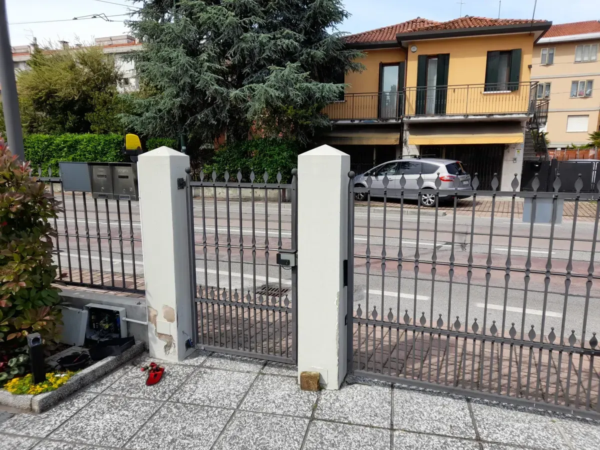 Cancelli automatici: Intervento tecnico a Settala