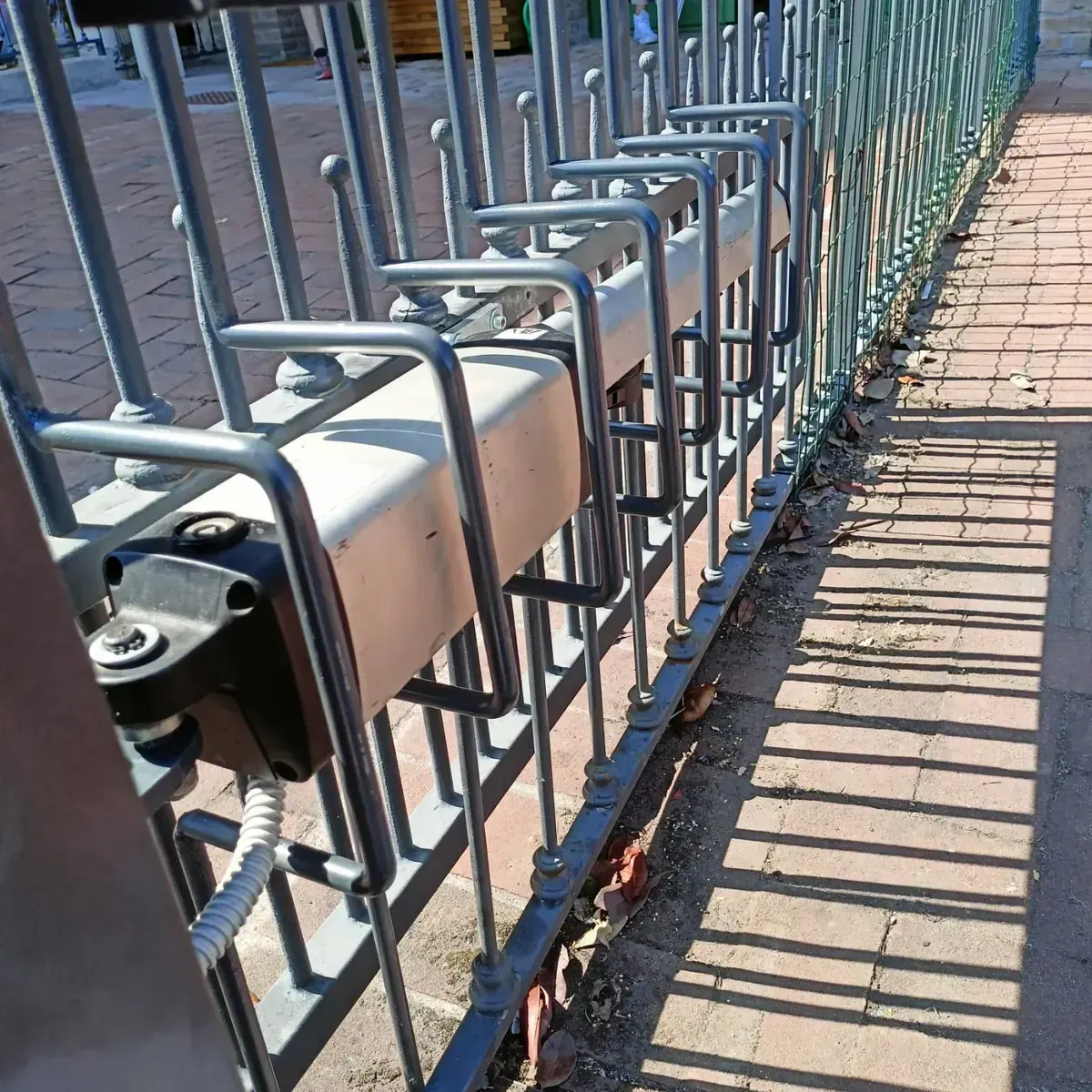 Cancelli automatici: Motore cancello battente inferriata a Legnano