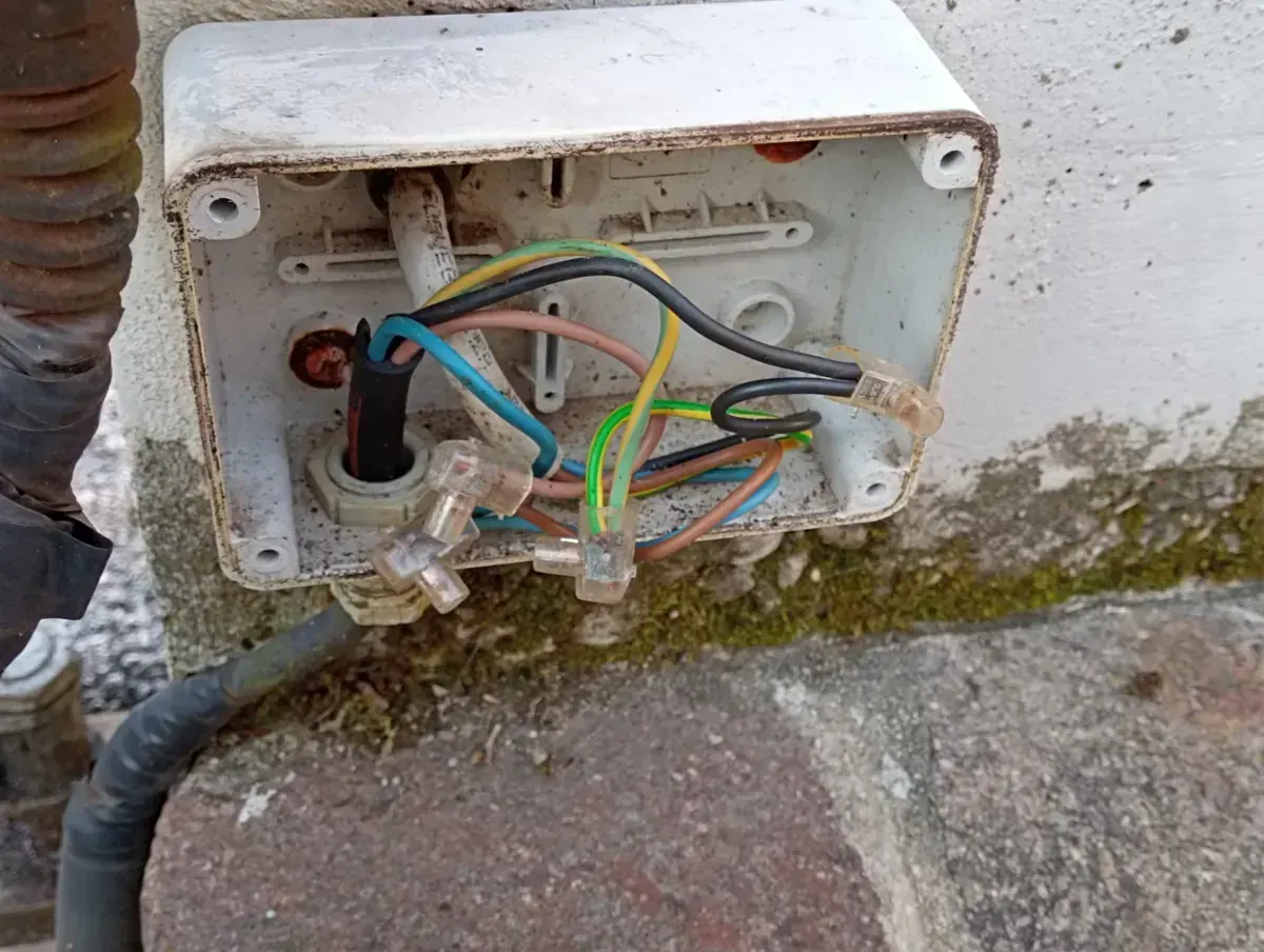 Ricambi automazioni: Cassetta derivazione cancello automatico a Legnano
