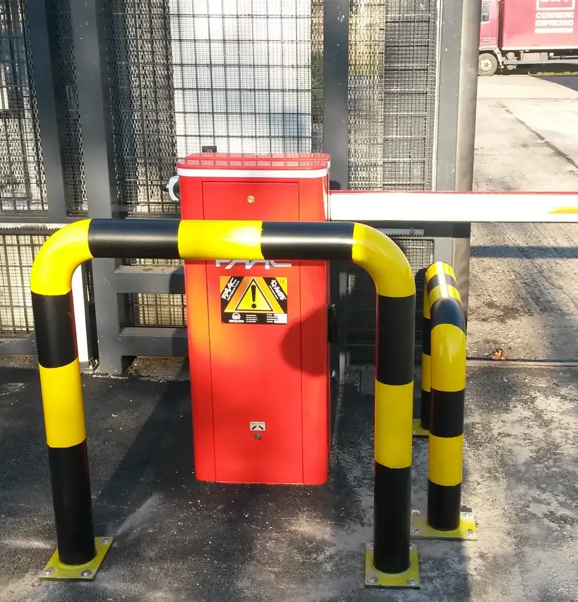 Sbarra automatica: Protezioni paracolpi a Buccinasco